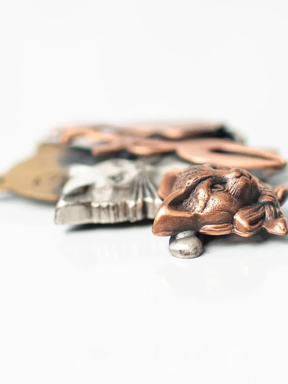 Vintage Crazy Cat Lady Brooch Layered Metal Cats Whimsical Copper Gold Silver - Picture 3 of 4